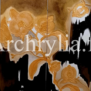 Orchidée Peinture acrylique résinée représentant des fleurs d'orchidée en relief doré sur un fond contrasté
